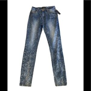 𝅺NEW Bleach Wash High Waist Skinny 8 - Romeo & Juliet